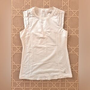 Sofibella Women's White Tennis Top